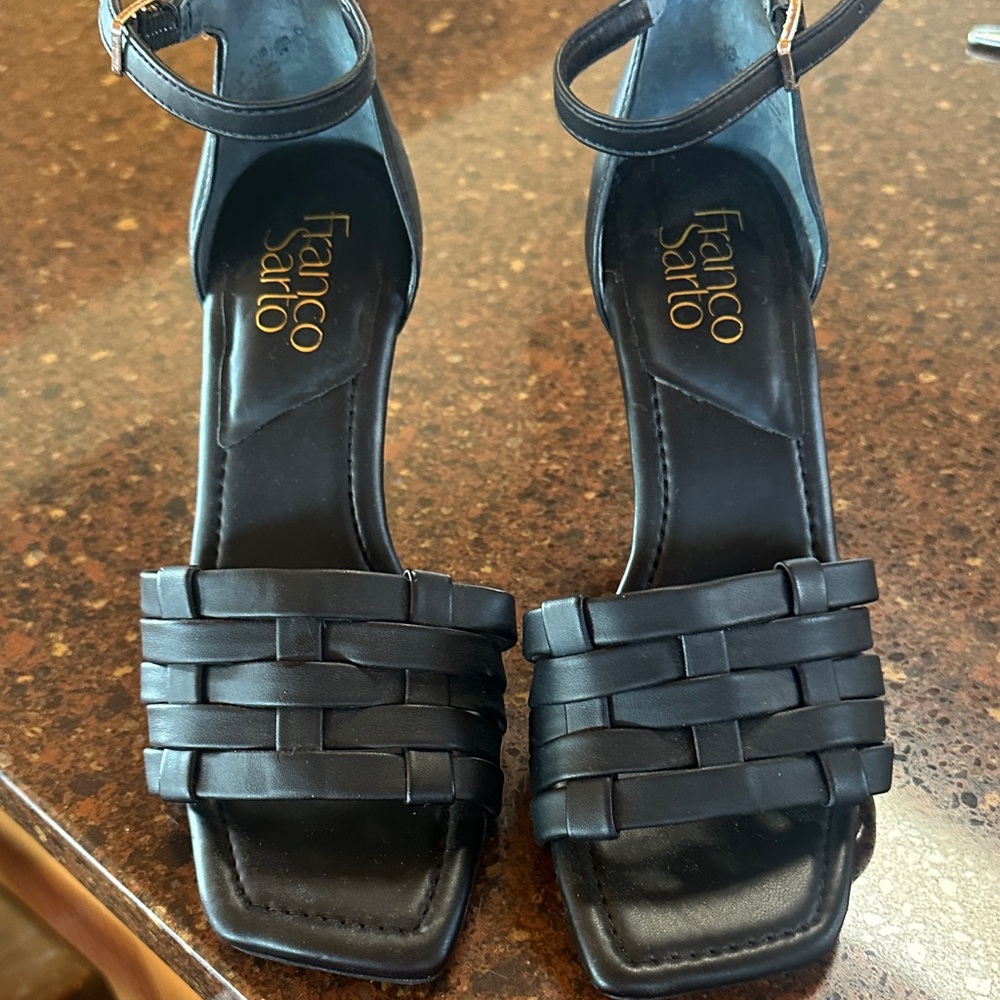 Vintage Franco Sarto Black Woven Sandals. Size 7M
